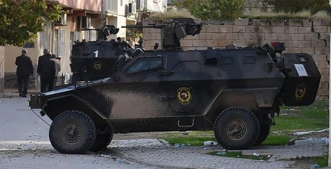 Zırhlı araca saldırı: 6 polis yaralandı