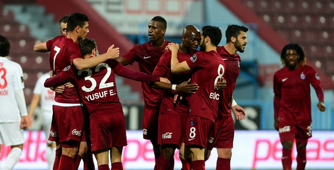 3 puanı 3 golle aldı