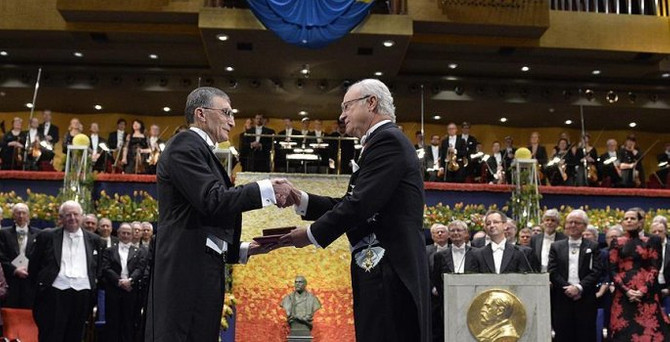 Aziz Sancar ödülünü aldı