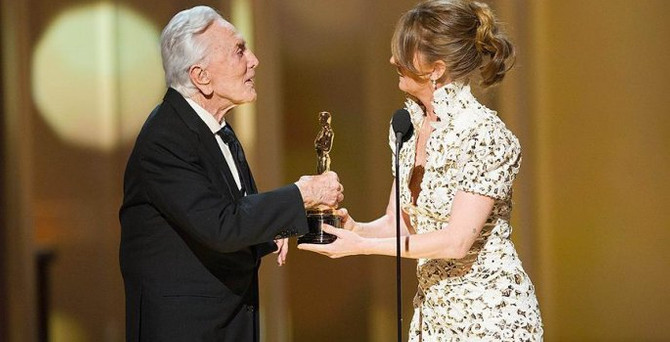 Kirk Douglas'dan 15 milyon dolar bağış
