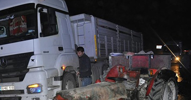 Zincirleme trafik kazası: 2 ölü, 4 yaralı