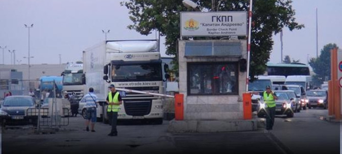 Gümrük kapısı rüşvetten dolayı kapatıldı