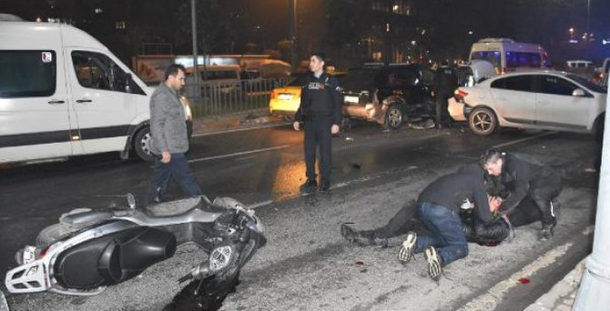Beyoğlu'nda kaza. 4'ü polis 9 yaralı