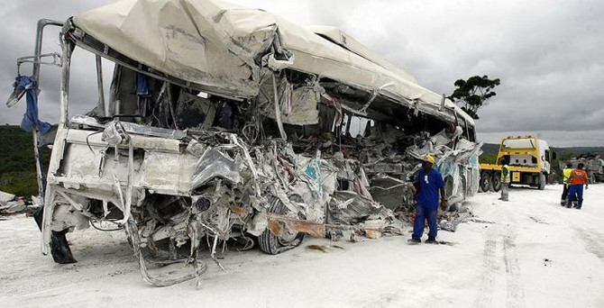 Jandarmaları taşıyan otobüs köprüden uçtu: 41 ölü