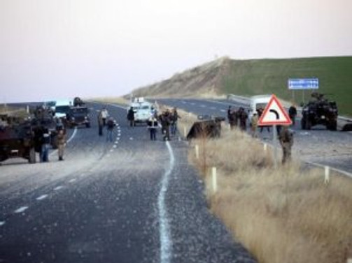 Diyarbakır'da terör saldırısı: 3 polis şehit