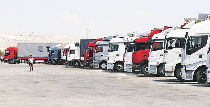 3 bin 500 TIR Irak’a gitmek için parkta bekliyor