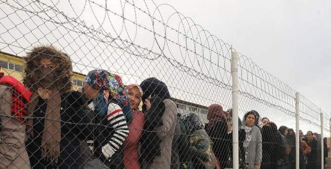 AB Komisyonu'ndan 'Suriyelileri alın' çağrısı