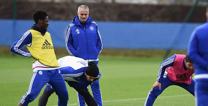 Chelsea'de Mourinho kovuldu