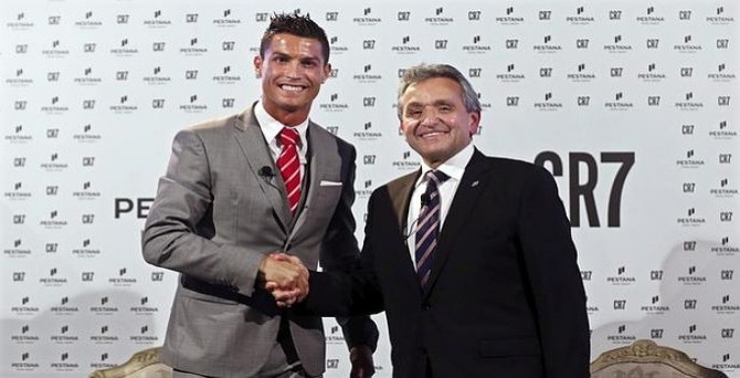 Ronaldo otelciliğe el attı