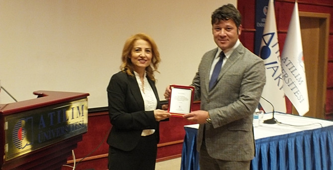 'Üniversitede okurken, parasız da olsa bir iş bulup çalışmanız lazım'