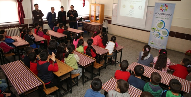 Kayseri'de öğrencilere geri dönüşüm eğitimi