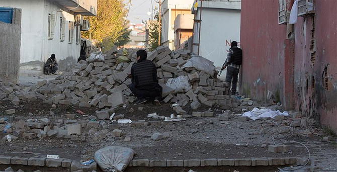 Diyarbakır'da bombalı saldırı: 1 şehit