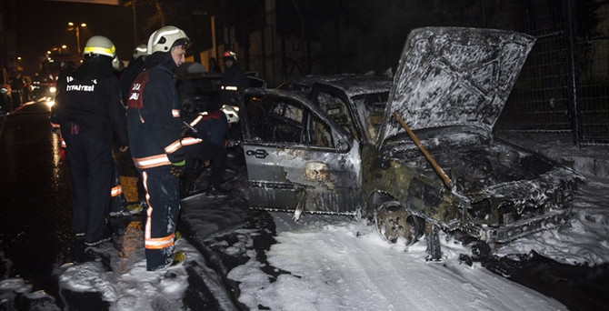 İstanbul'da 15 araç kundaklandı