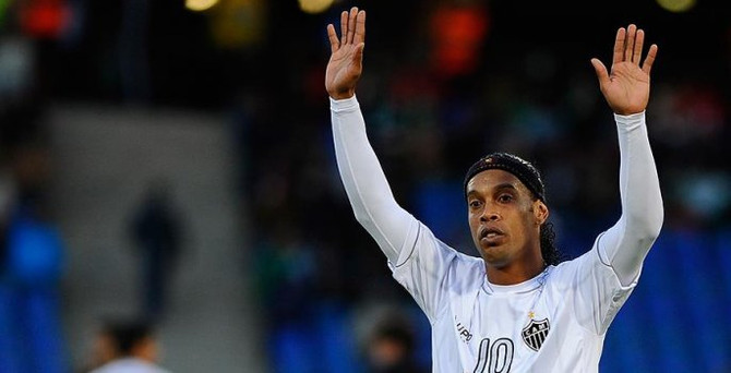 Ronaldinho transferi şaka çıktı