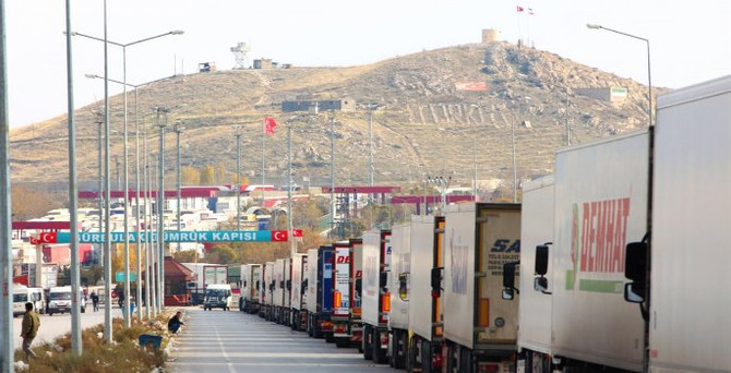 Kapıda kalan TIR sayısı 10 bine ulaştı!