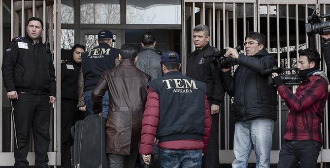 Usulsüz dinleme soruşturmasında 6 tutuklama