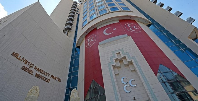 MHP'de muhalifler imzaları birleştiriyor