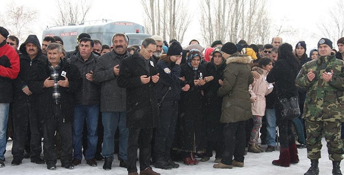 Şehit polisin naaşı Erzurum'da defnedildi