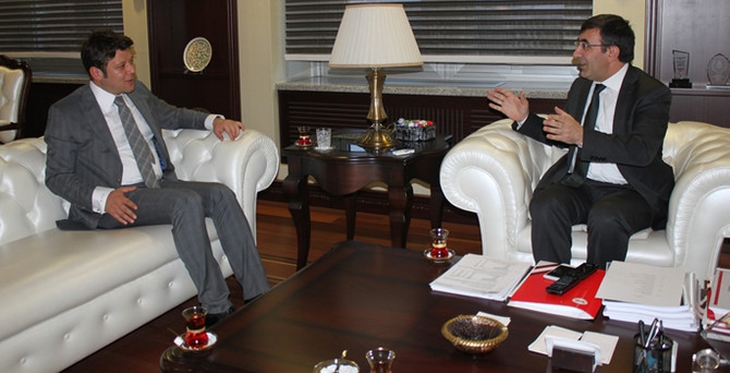 “Asgari ücret artışı iç talebi artıracak büyümeyi destekleyecek”