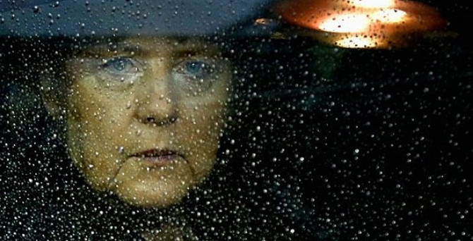 Merkel'in ofisinde bomba alarmı