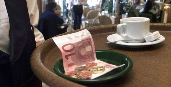 Avrupa'da hizmet PMI'ı beklentileri aştı