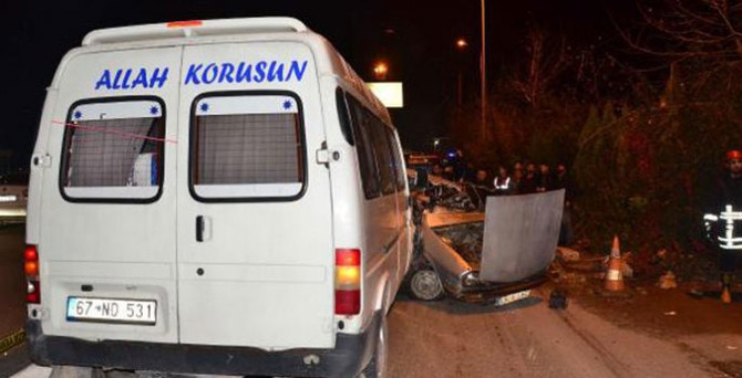 Otomobille minibüs çarpıştı: 4 ölü, 4 yaralı