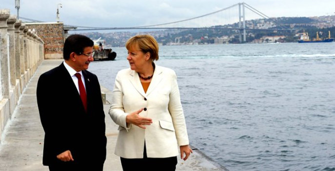 Davutoğlu, Merkel ile görüştü