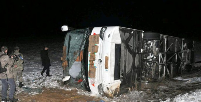 Elazığ'da otobüs devrildi: 26 yaralı