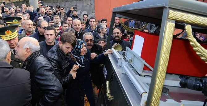 Şehit askerler toprağa verildi