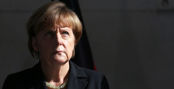 Davutoğlu'ndan Merkel'e taziye telefonu