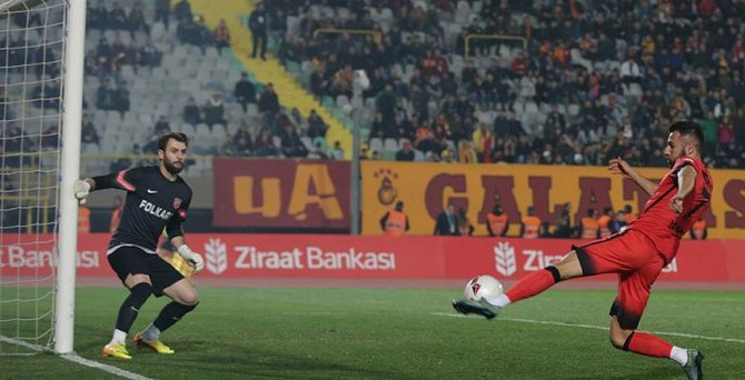 Galatasaray İzmir'den 3 puanla ayrıldı