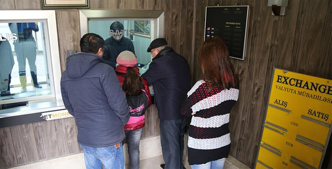 Azerbaycan'da döviz büroları kapanıyor