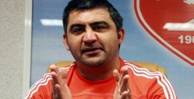 Ümit Özat yine istifa etti