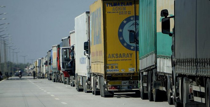 Kapıkule'de 7 km'lik TIR kuyruğu
