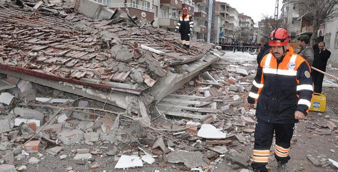 Yozgat'ta apartman çöktü