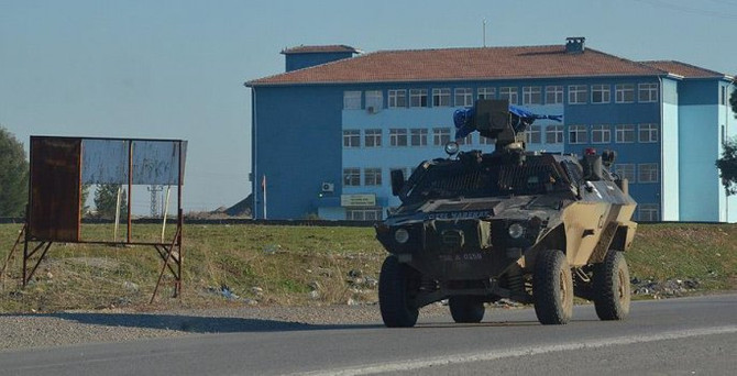 Polis servisine roketatarlı saldırı: 2 polis şehit, 10 yaralı