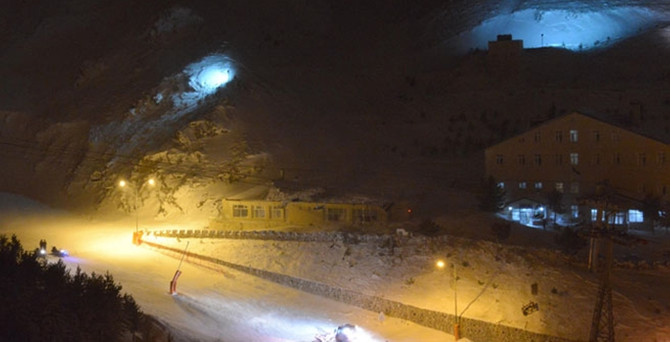 Jandarma karakoluna çığ düştü: 1 asker yaralı