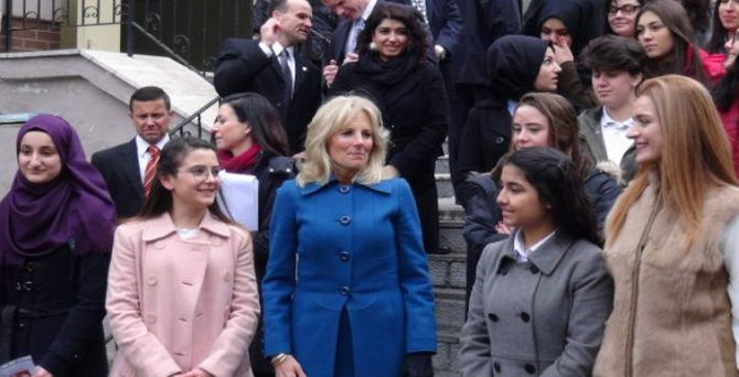 Biden'ın eşi karne dağıttı