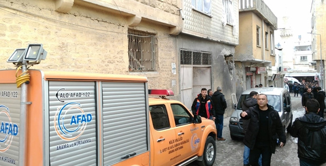 Kilis'te bir eve roket mermisi düştü