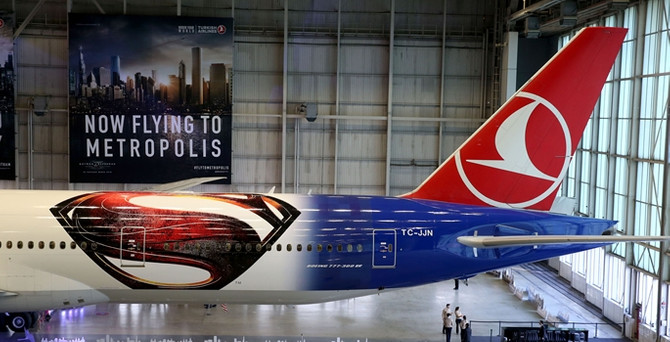 THY, Batman ve Superman'e sponsor oldu