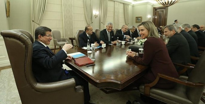 Başbakan Davutoğlu, AB heyeti ile bir araya geldi