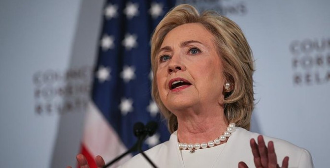 Anketlerde Clinton geriye düştü
