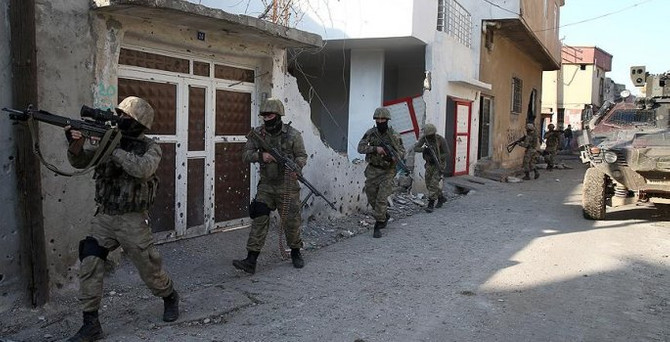 Sur ve Cizre'de 2 asker şehit oldu