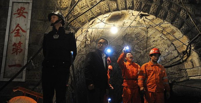 Çin'de madenciler 36 gün sonra kurtarıldı