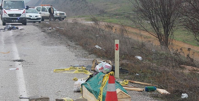 Balıkesir'de trafik kazası: 6 ölü, 1 yaralı