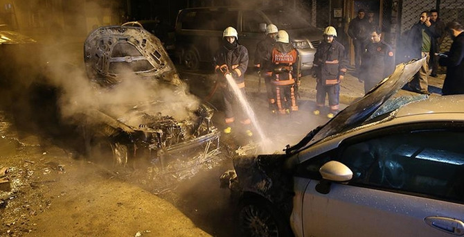 Beyoğlu'nda 6 araç kundaklandı