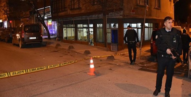 Kafeye silahlı saldırı: 2 yaralı