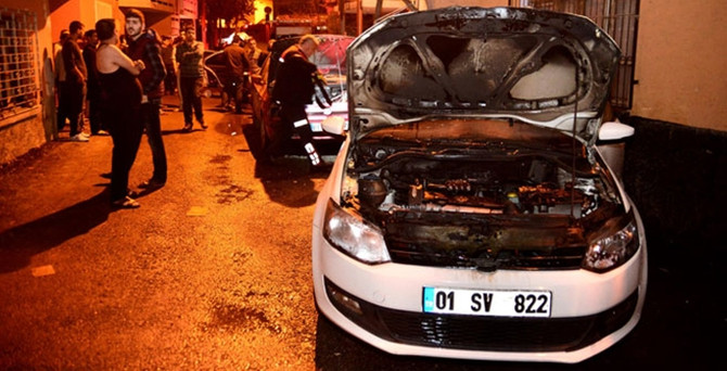 Aynı sokakta 5 otomobil kundaklandı