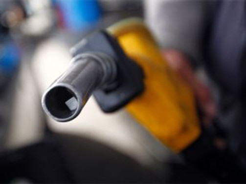 Benzine bugün de 5 kuruş zam geldi