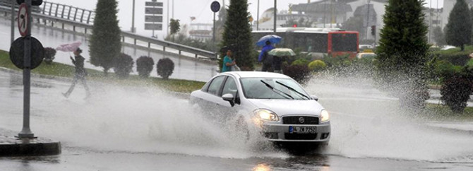 Bodrum'daki sağanak hayatı felç etti